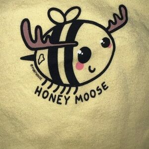 NWOT 6-12M bee/Moose Onsie